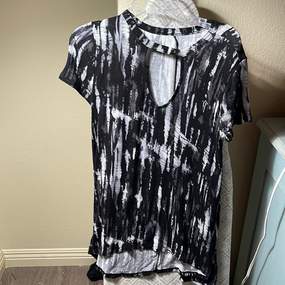 Womens keyhole top